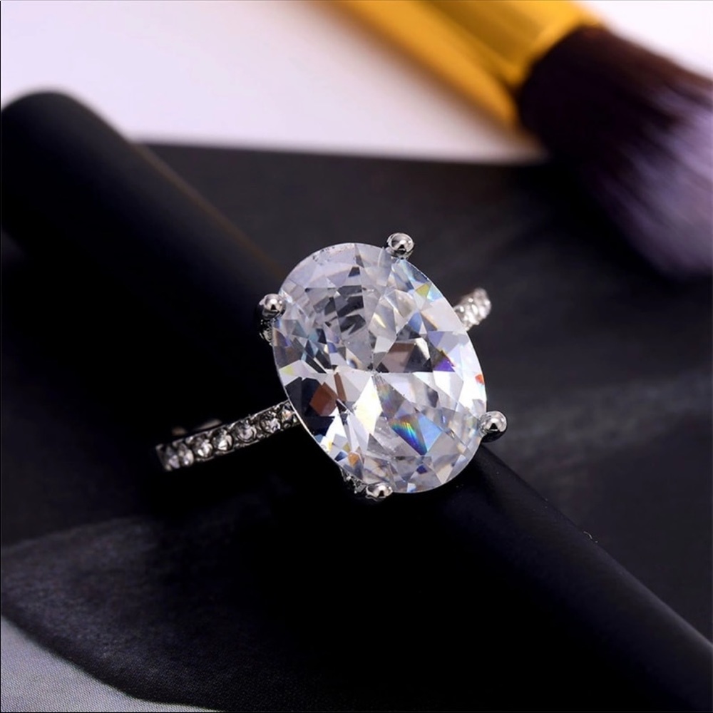 NEW Luxury Crystal Zircon Stone Ring Silver Color - Picture 4 of 6